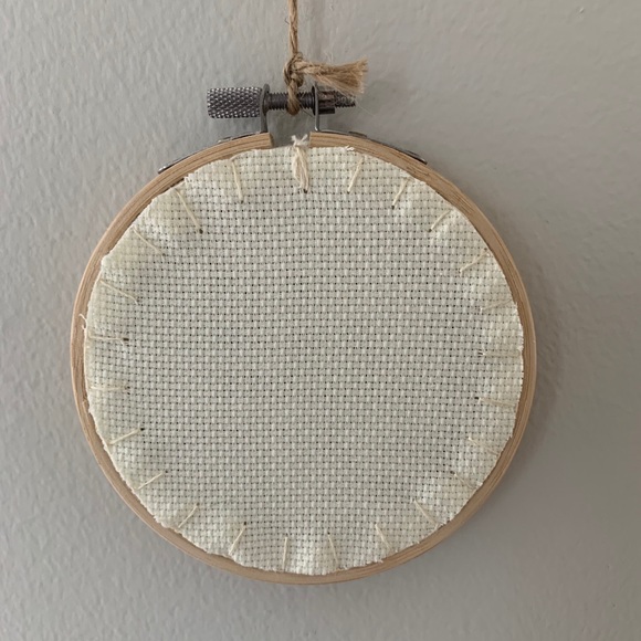 Hamilton embroidered hoop - Picture 2 of 4